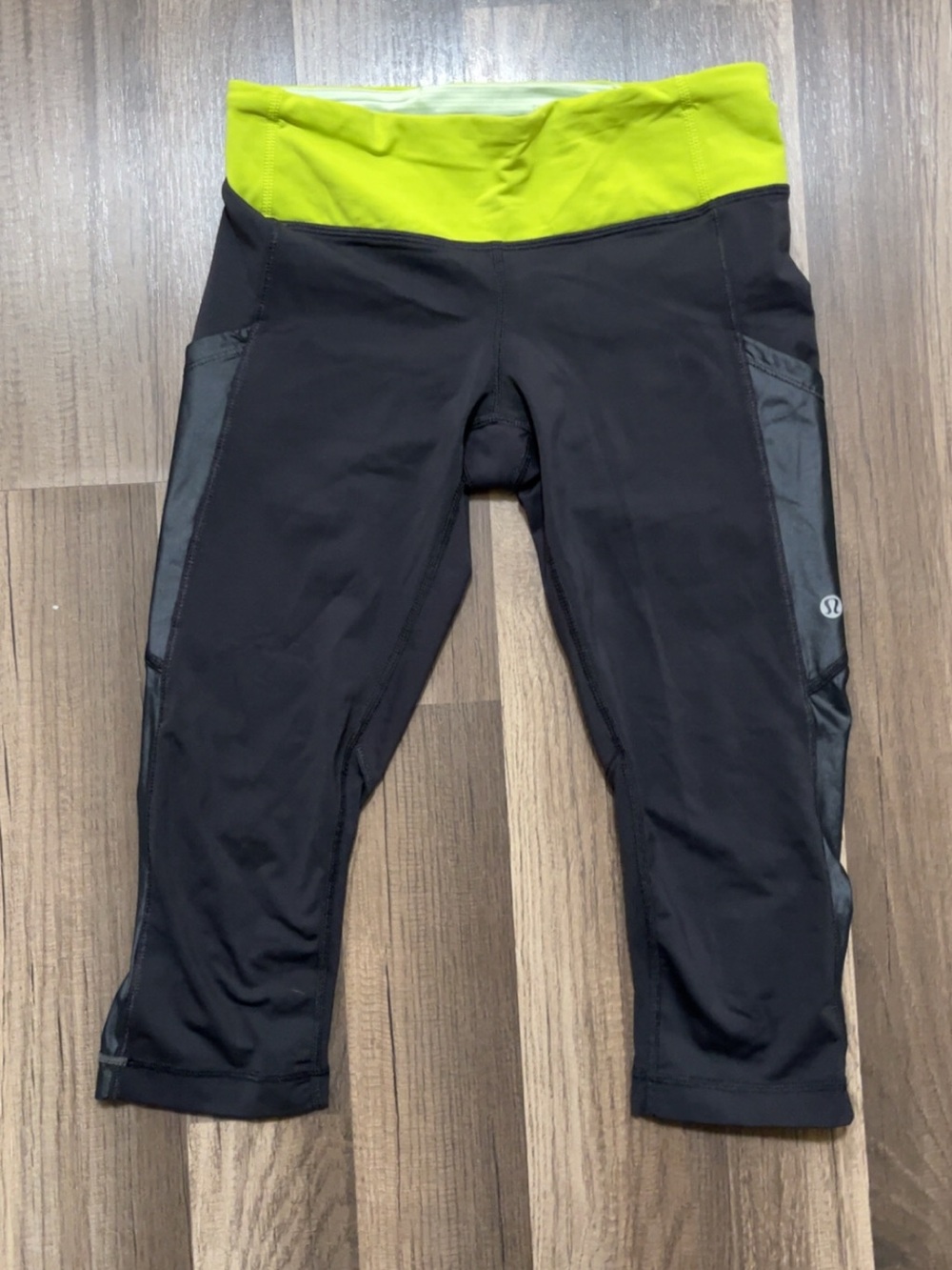 LULULEMON Chase Me Crop Athletic Capri Black Leggings Women’s 4